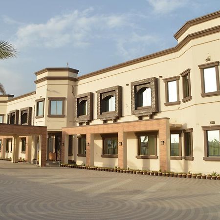 Midway Hotel & Restaurant Sadiqabad Exterior foto