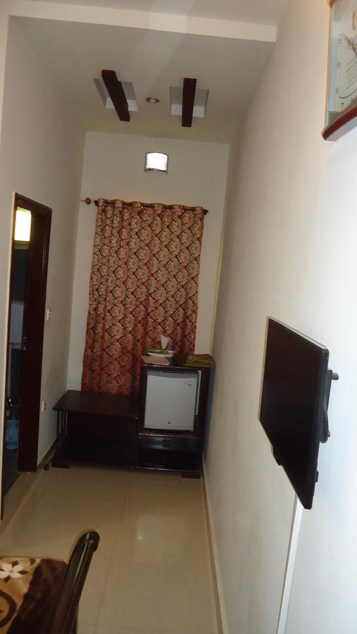Midway Hotel & Restaurant Sadiqabad Exterior foto