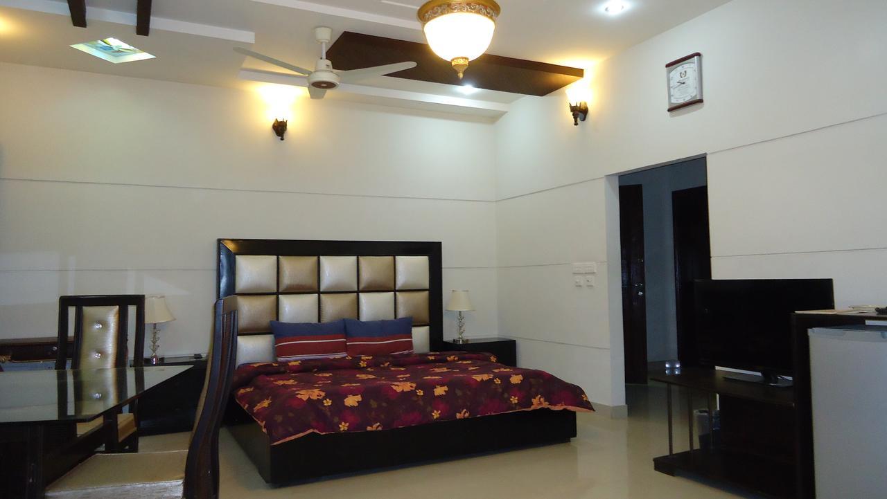 Midway Hotel & Restaurant Sadiqabad Exterior foto
