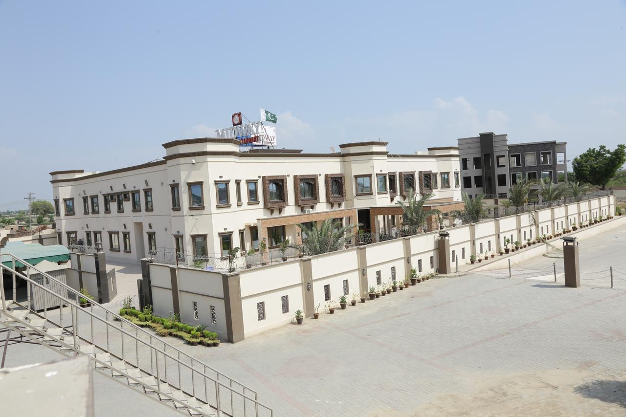Midway Hotel & Restaurant Sadiqabad Exterior foto