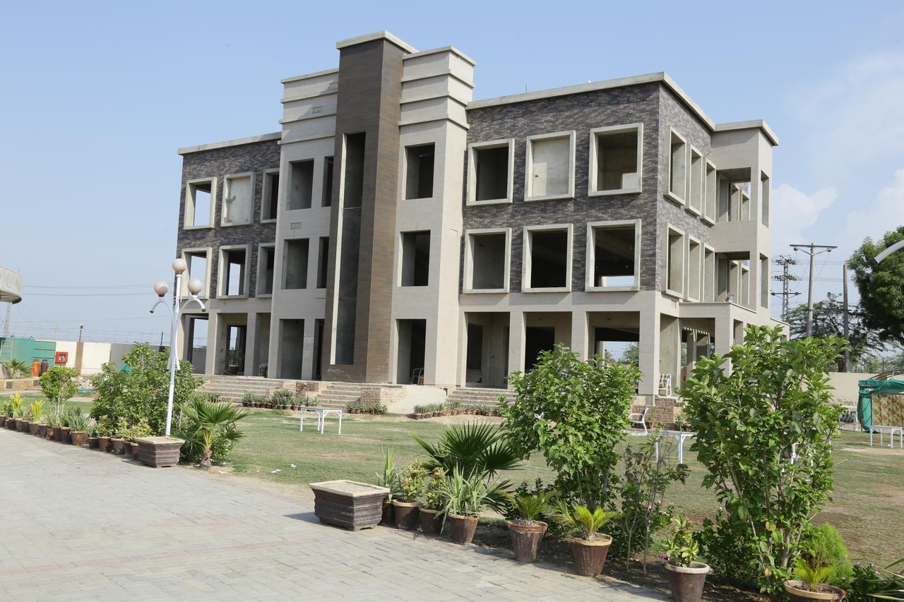 Midway Hotel & Restaurant Sadiqabad Exterior foto